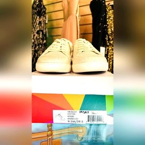 WOMAN'S TENNIS SHOES 9.5 KATY PERRY WHITE